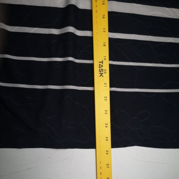 Unbranded Ladies Size XL Navy White Red w/ Silver Tone Chain Top - Picture 2 of 10